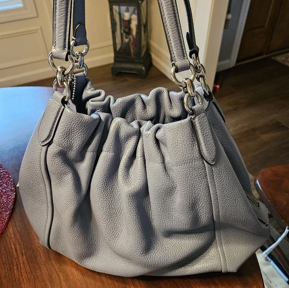 EUC Coach Shoulder Bag - Picture 3 of 5